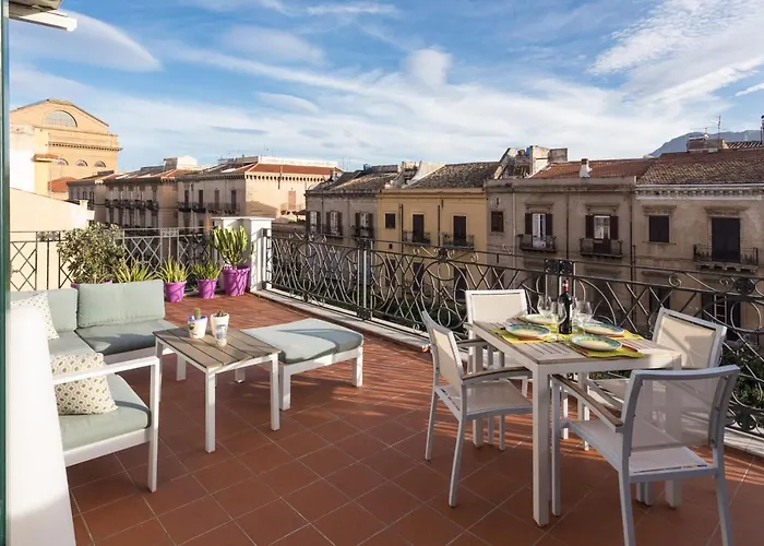 Central Apartment With Terrace Near Teatro Massimo Daire