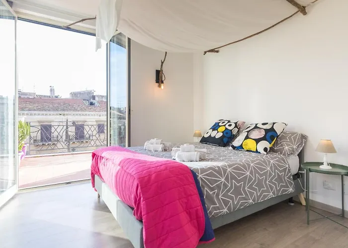 Central Apartment With Terrace Near Teatro Massimo Daire