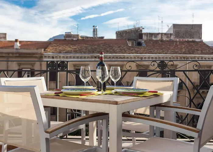 Central Apartment With Terrace Near Teatro Massimo Palermo