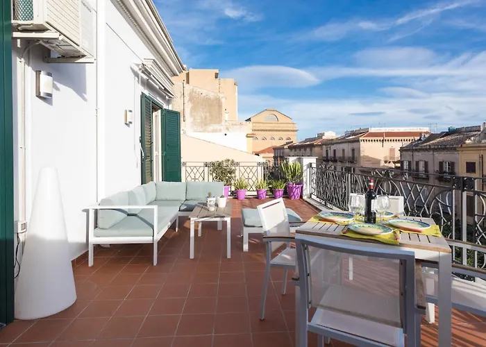 Central Apartment With Terrace Near Teatro Massimo Daire